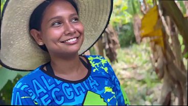 Campesina inocente es follada a cambio de unas gallinas 12 min1080p