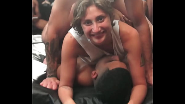 Rapidinhas EROTIKAXXX - Sadira Hotwife fazendo DP e falando com o Diretor Gozador 19