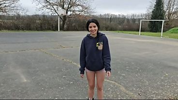 Vecina Cachonda Est&aacute; Lista Para Hacer Cualquier Cosa En El Bosque